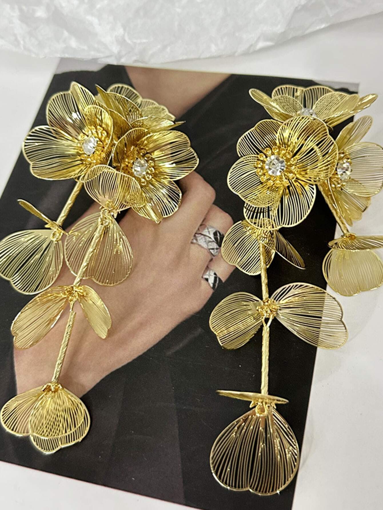 Flower gold earrings  image 1