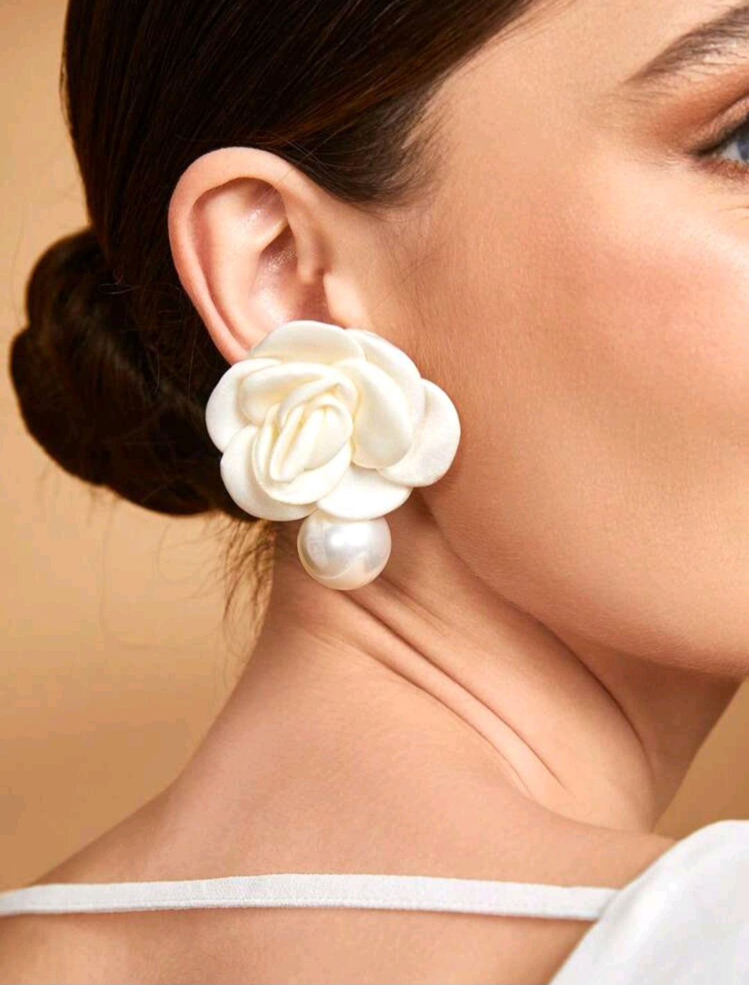Fashionable Flower & Faux Pearl Stud Earrings image 0