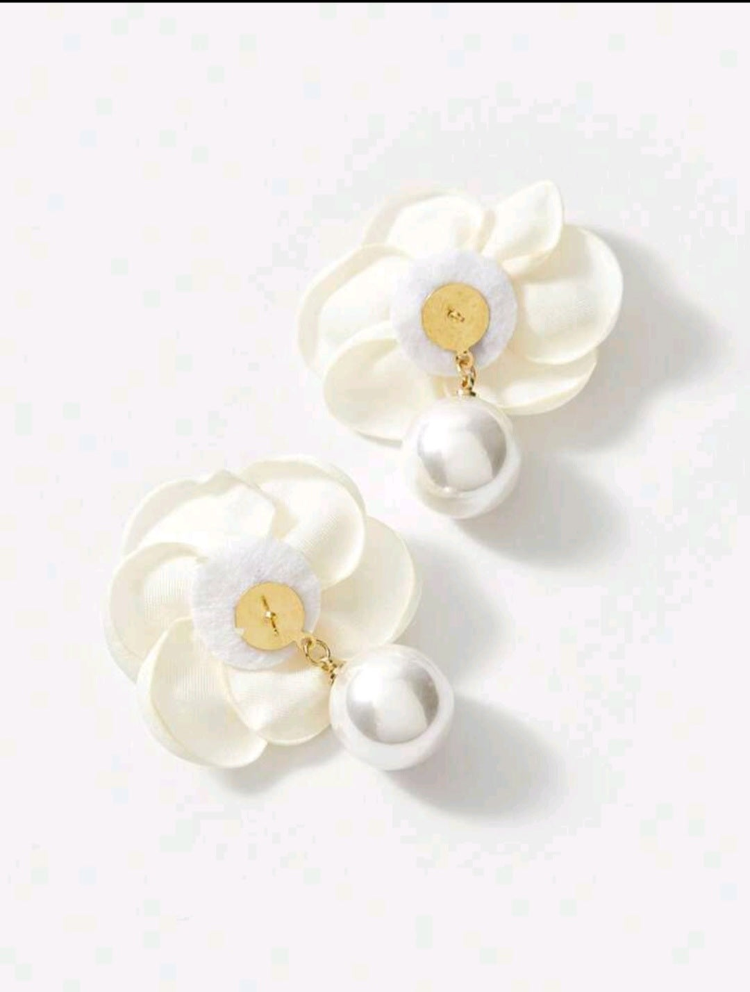 Fashionable Flower & Faux Pearl Stud Earrings image 2